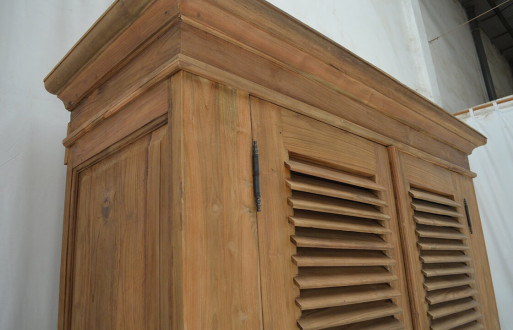 Kleiderschrank 